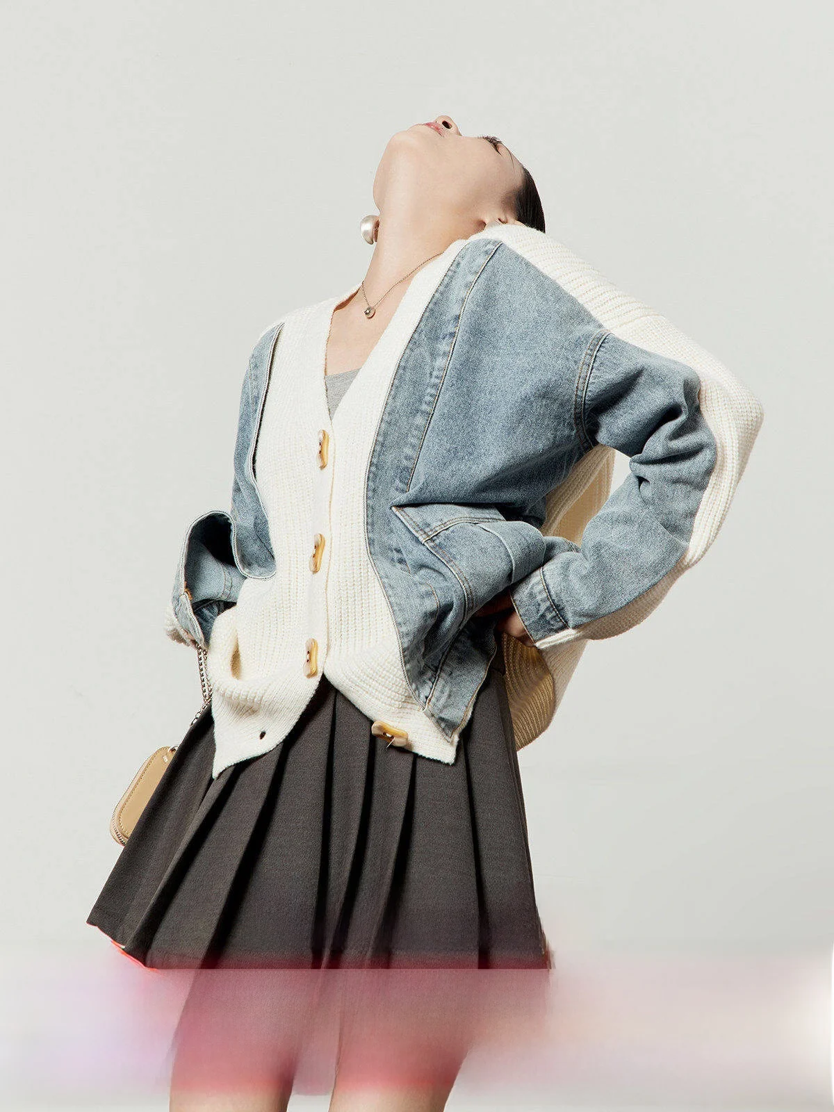 

Женский вязаный кардиган с джинсовыми вставками, глубоким V-образным вырезом, на осень-зиму, теплый, с длинными рукавами, стандартной длины, модный