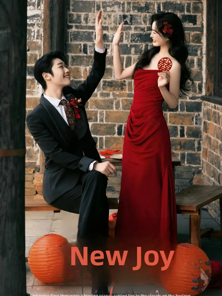 

Sweet Fitted Red Chinese Style Wedding Dress Photography NewShoots Studio New Vintage Morning Robe Engagement FishTail Gown