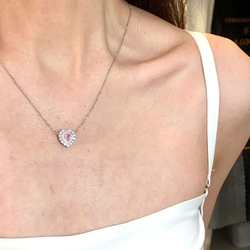 الفاخرة الخفيفة المتخصصة الراقية الشعور زهرة الجليد قطع الوردي الماس الحب قلادة عالية الكربون الماس الترقوة سلسلة بسيطة و ve
