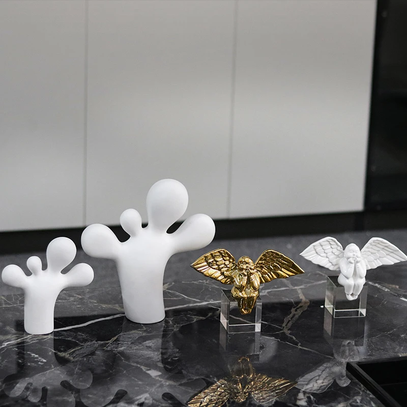 

Hot Sale Metal Feet Angels Ornament for Home Christmas Decoration Art Deco Design for Anniversary Celebration Resin Crystals