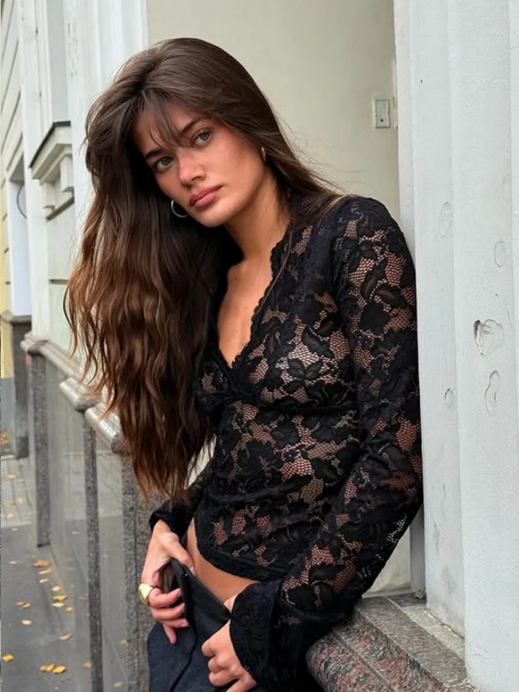 CNYISHE الدانتيل شير الخامس الرقبة طويلة الأكمام النساء بلايز تي شيرت الصلبة عادية نحيل مطاطا الشارع الشهير مثير نادي تيز بلوزة الإناث