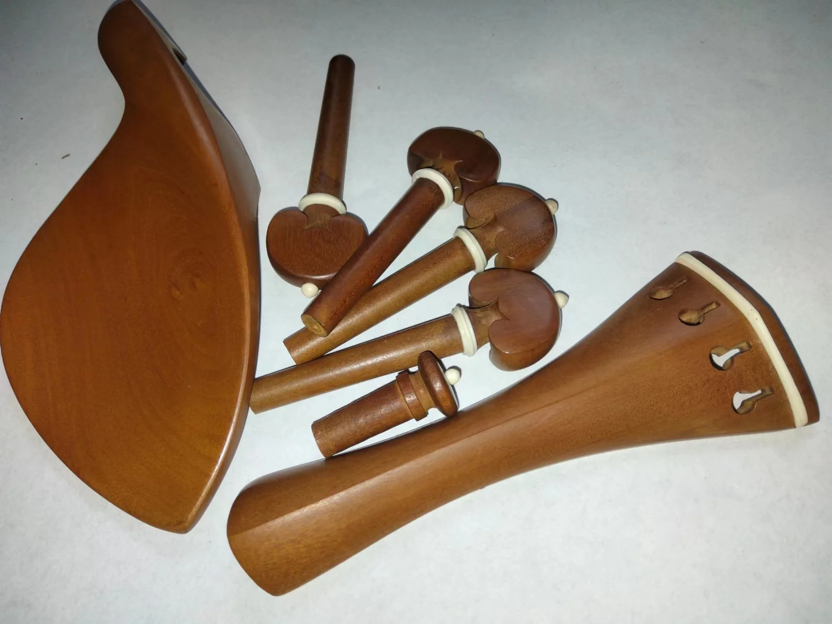 

1 Set Jujube Violin Parts 4/4 With Bone Collar Tailpiece Chin Rest Pegs and End Pin