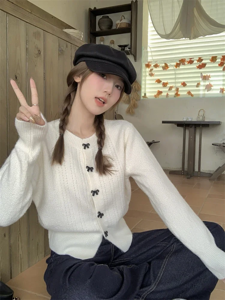 New Autumn and Winter Fashionable Style Loose Green/white  Short Bow Advanced Sweet  Cardigan Knitted  Sweaters for Women Tops