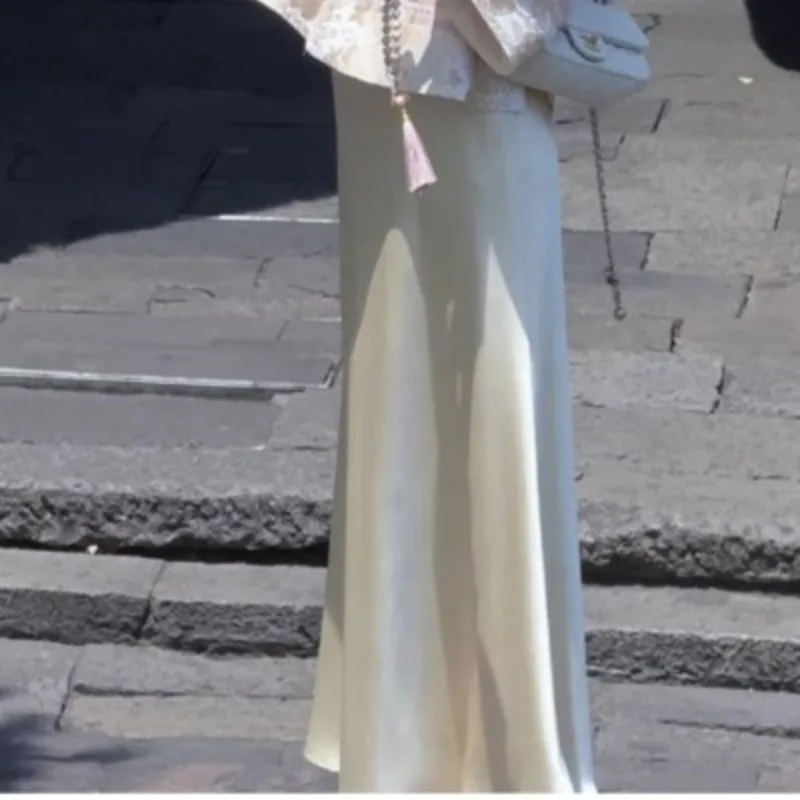 เสื้อโค้ทสไตล์จีนใหม่แบบหรูหราเบาๆ คอวี ปักลาย สำหรับผู้หญิง เสื้อและกระโปรงสไตล์จีนแบบใหม่ที่ได้รับการปรับปรุง