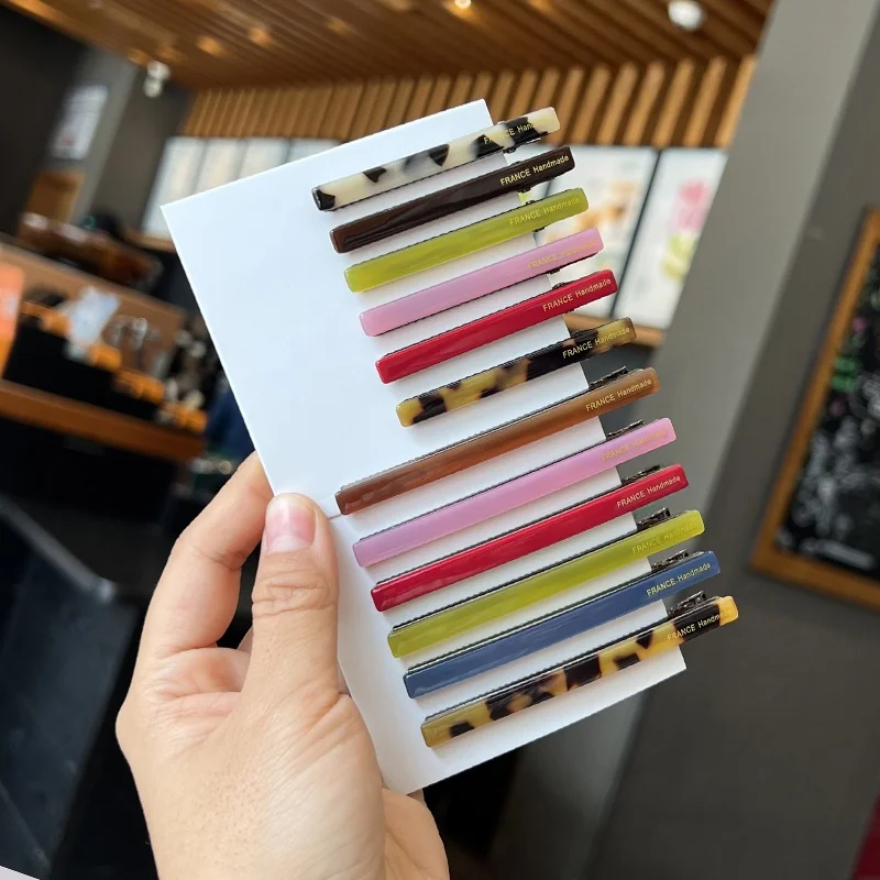 ampo-de-cabelo-lateral-simples-estilo-frances-etiqueta-dourada-versatil-franja-bico-de-pato-acorios-de-cabelo-da-mo