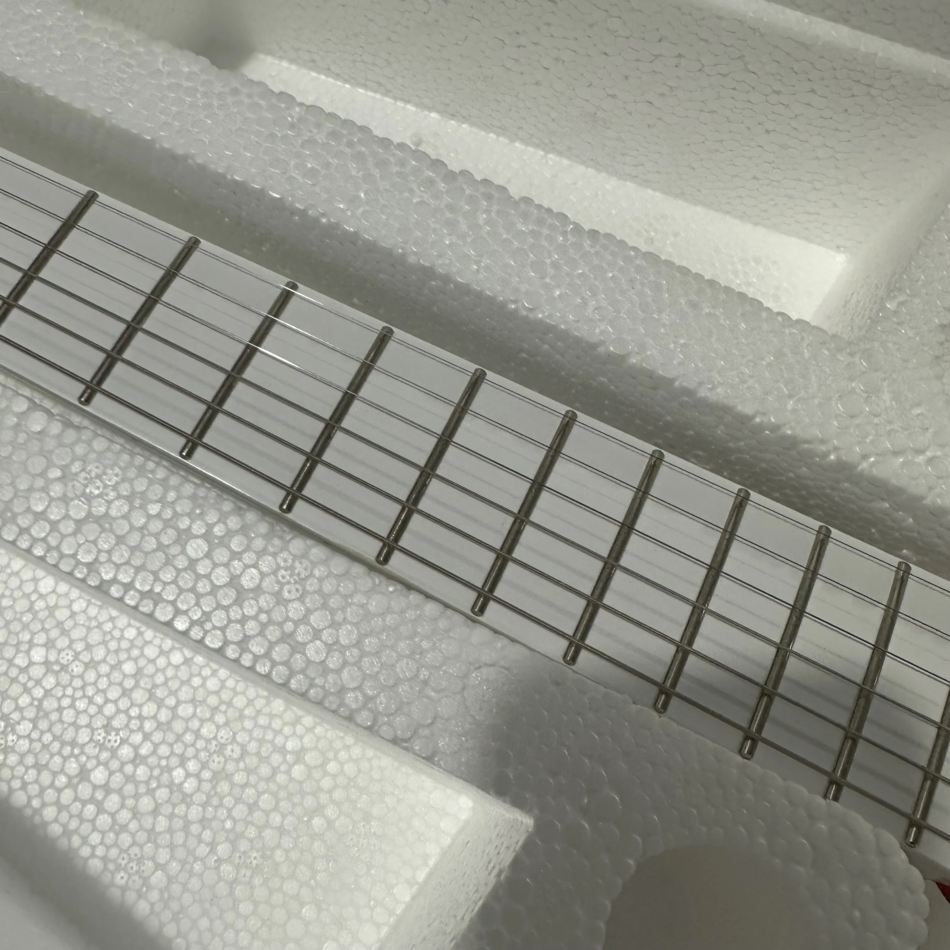 Benutzerdefinierte TL John 5 Signature Ghost E-Gitarre, weiße H-H-Tonabnehmer, roter Knopf, kostenloser Versand