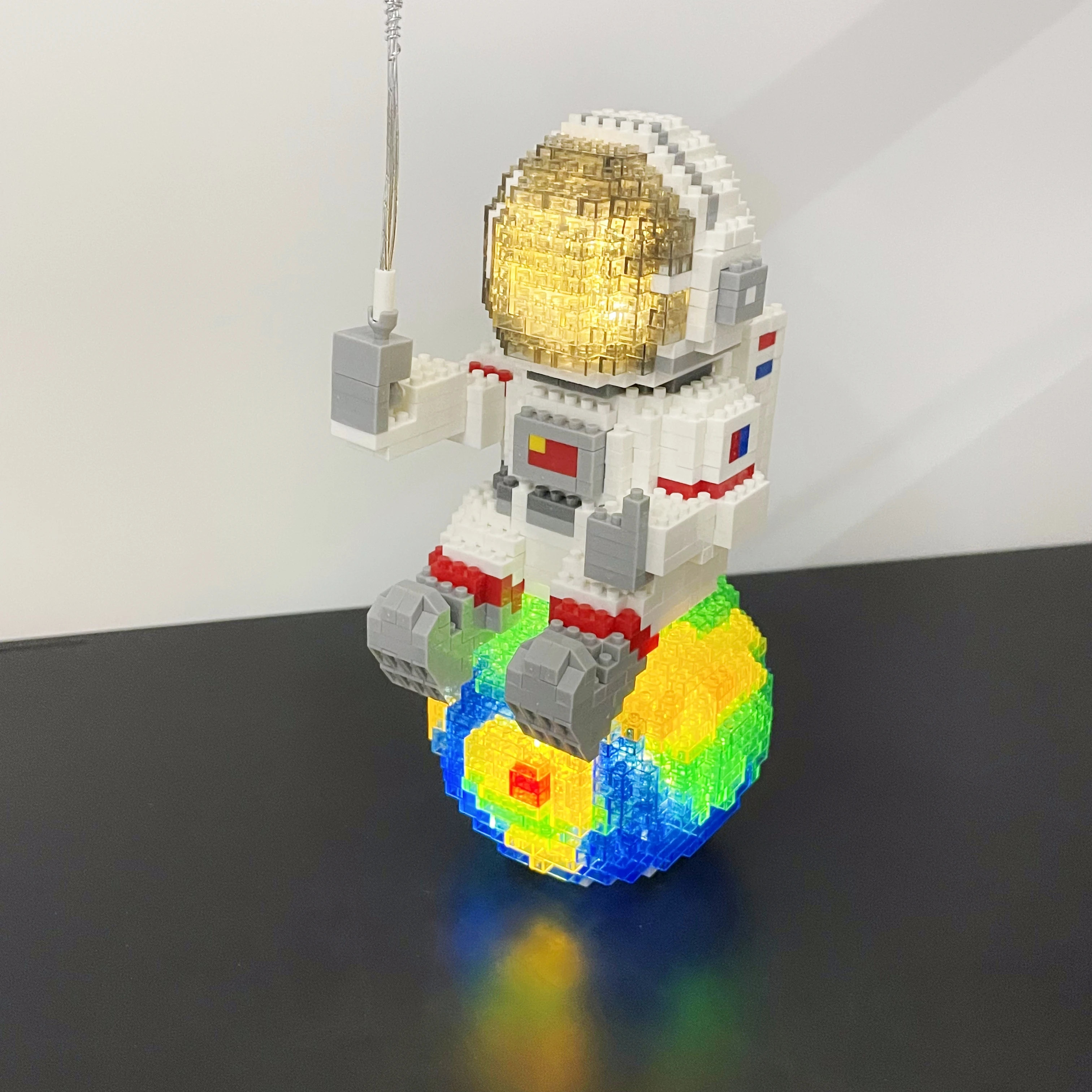 Earth Astronaut Spaceman Balloon Micro Mini Building Blocks Toy:Constructive Learning,Ideal Boys\' Gift, Promote Imaginative Play