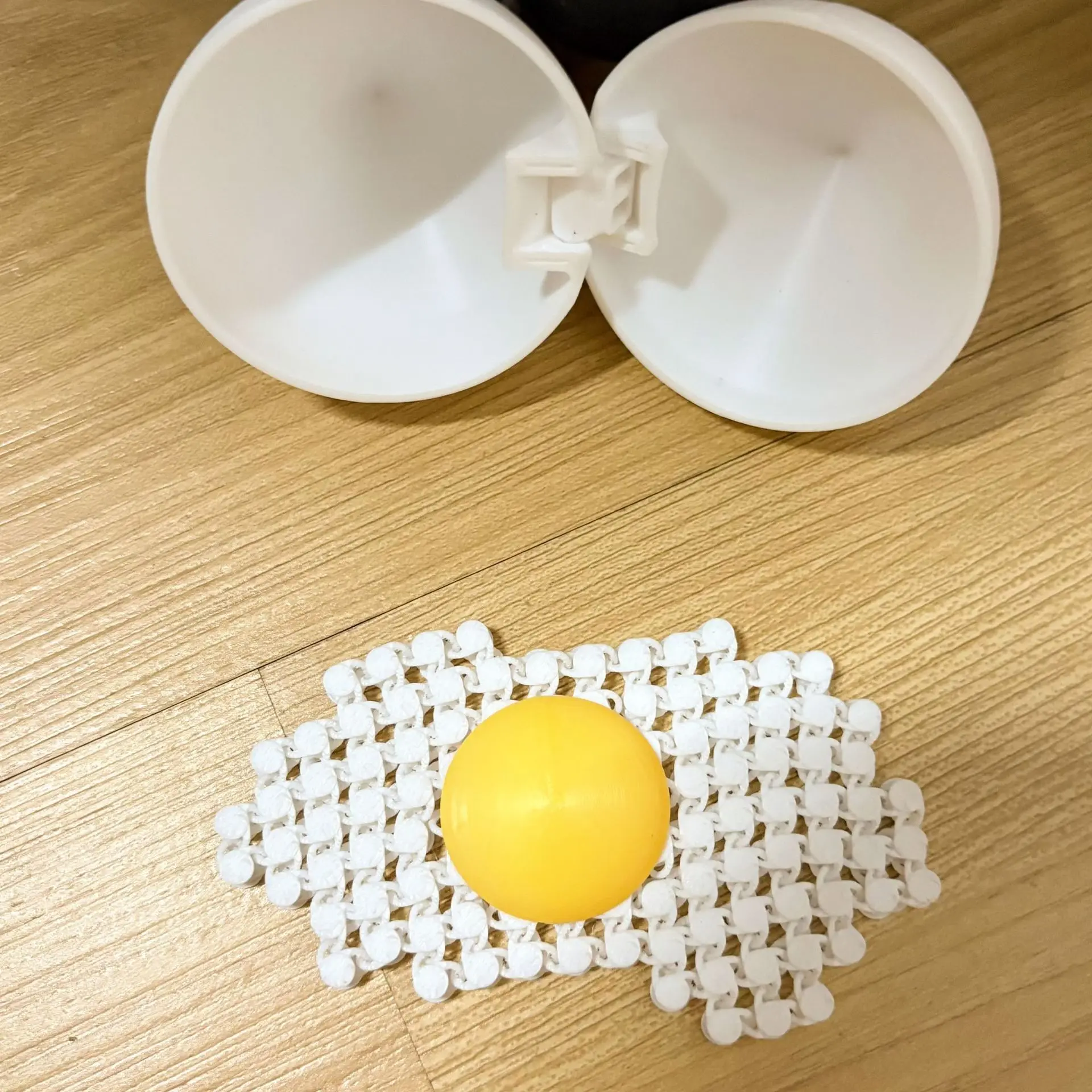 3D Printed Toy Egg with Shell Simulated Eggshell Decompression Fidget Roller Desk Ornament Kids Gift Home Decoration Office Toys