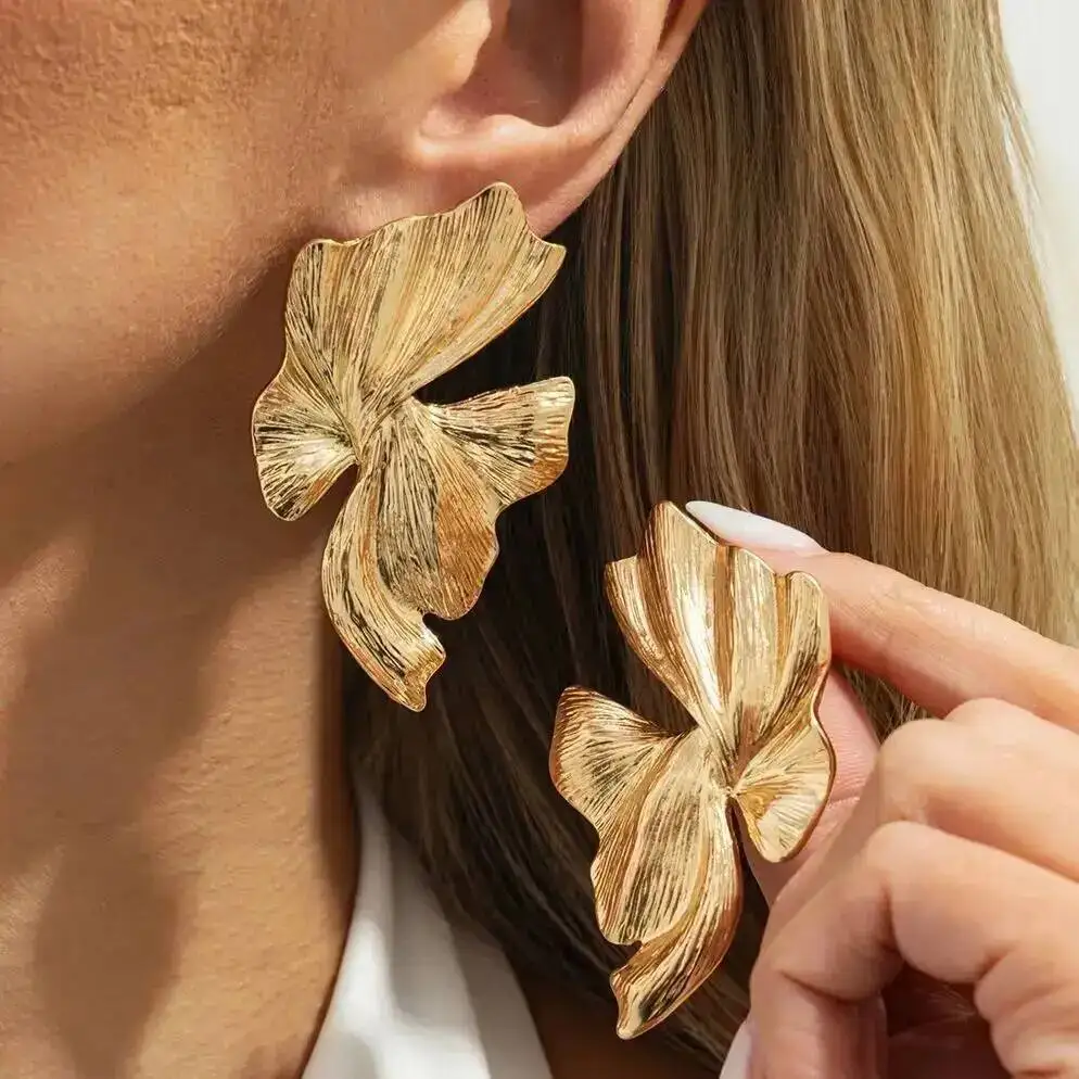 Lacteo Vintage Gold Color Ginkgo Flower Petal Piercing Earrings for Women Exaggerated Metal Plant Tree Leaf Earrings Jewelry New
