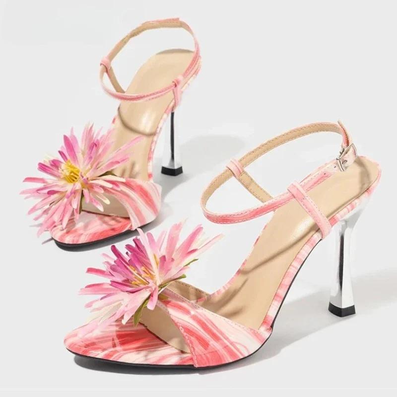 

Босоножки на каблуке с розовым цветком и украшением, женская модная брендовая дизайнерская обувь с ремешком на щиколотке и пряжкой, элегантная вечерняя модельная обувь с острым носком