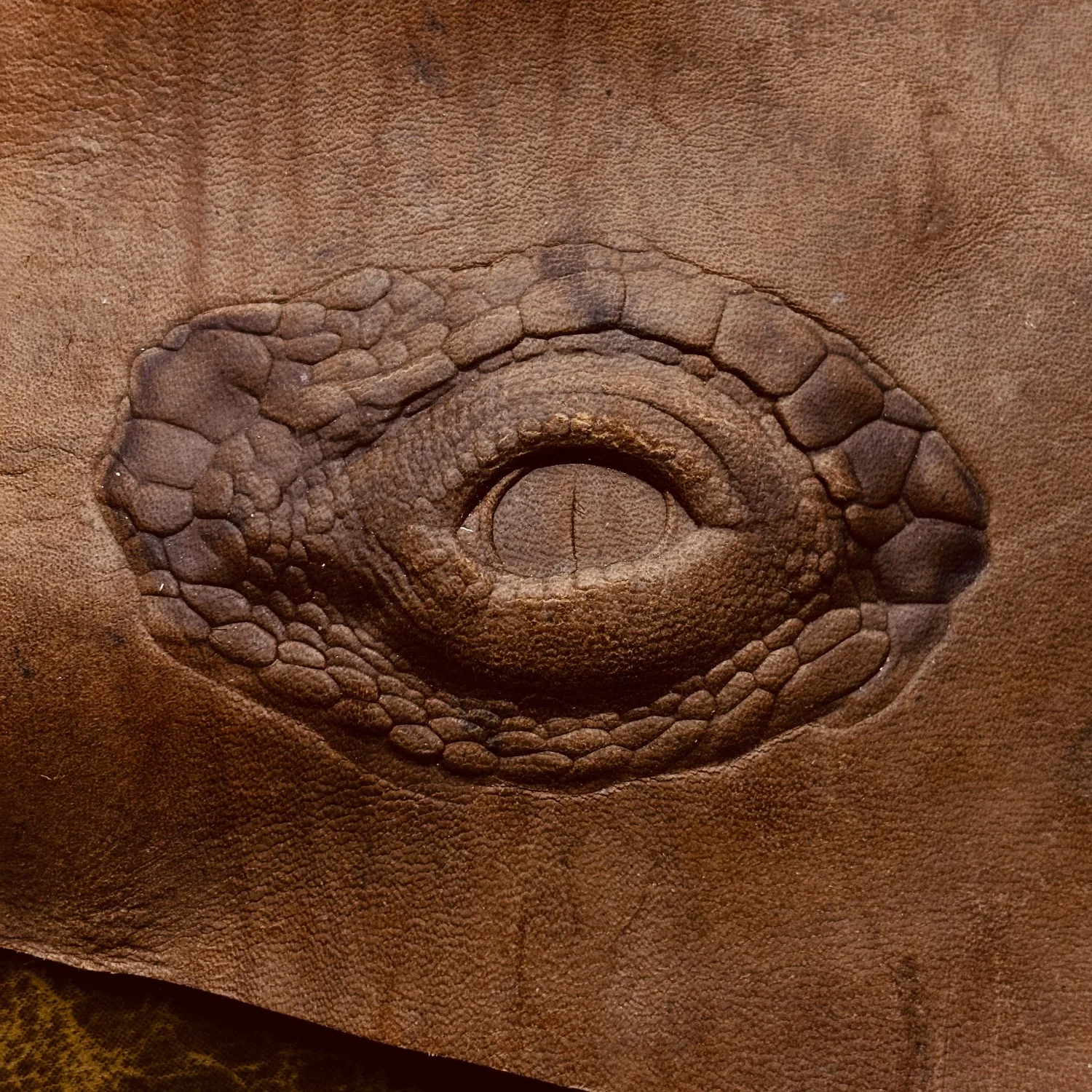 Dragon Dinosaur Eye Leather Em - огляд і ціна Dinosaur And Craft
