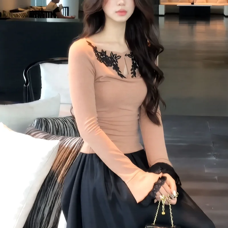 

Однотонная футболка во французском стиле с круглым вырезом и вышивкой, осенне-зимняя футболка с длинными рукавами и рукавами-трубой