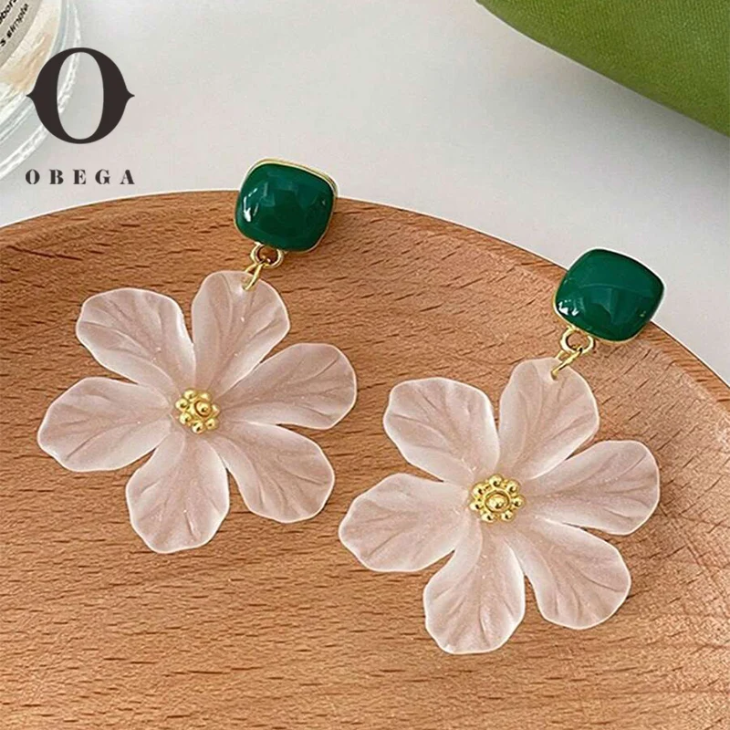 Obega White Flower Charm Square Metal Green Epoxy Drop Earrings For Women Bohemia Romantic Camellia Flower Dangle Earring Luxury