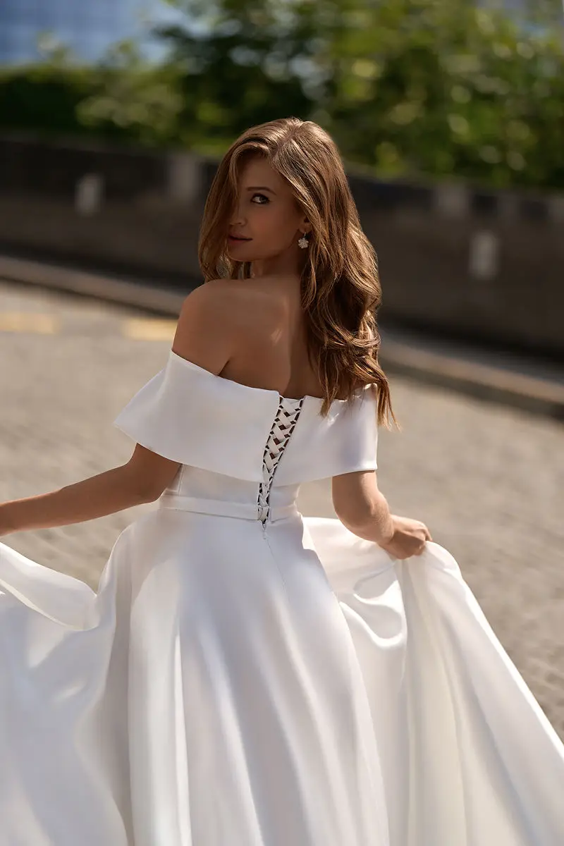 Elegant Satin A-line Wedding Dress  Short Sleeve Stunning Lace Up Back Charming Robe De Mariee For Women Side Slit With Pocket