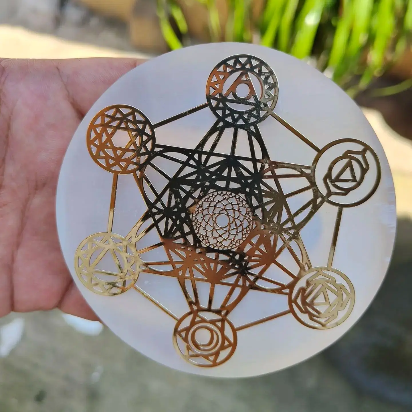 10cm Natural Crystal Selenite Slice Slab White Gypsum 7 Chakra Round Charging Plate For Cleansing Yoga Meditation Fengshui 1pcs