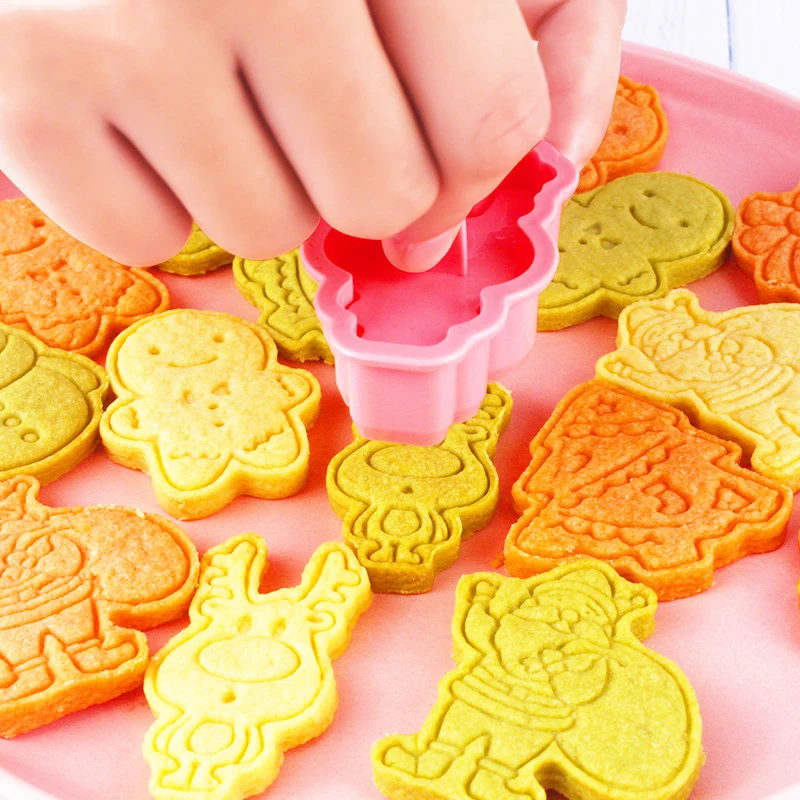 8pcs/set Christmas Biscuit Mold Santa Snowman Tree Elk Cute Cartoon Cake Mould Set Plastic Baking Cookie Mould Happy New Year