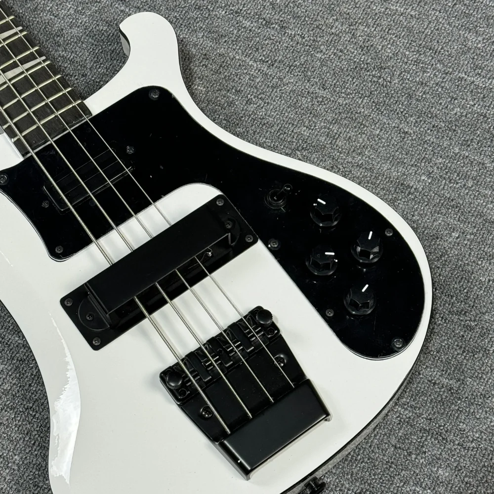 Instrumentos Musicales Rick 4003 Guitarra, Bajo Eléctrico, Cuerpo de Tilo, Color Blanco, Diapasón de Palisandro, Herrajes Negros, 2025