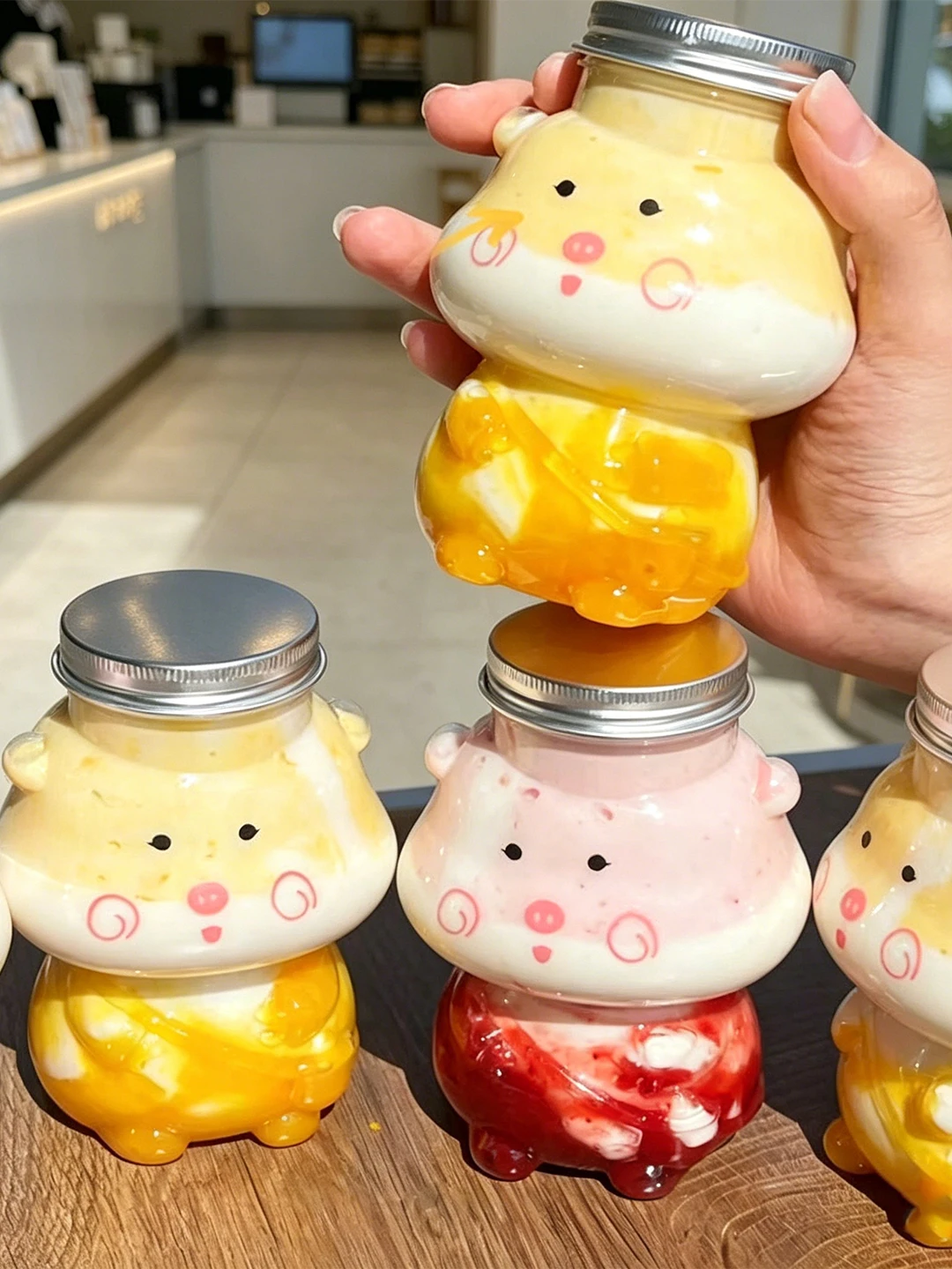 cartoon-piggy-bottle-plastic-irregular-shape-juice-milk-tea-bear-bottle-yangzhi-ganlu-cup-cold-drink-takeaway-bottle