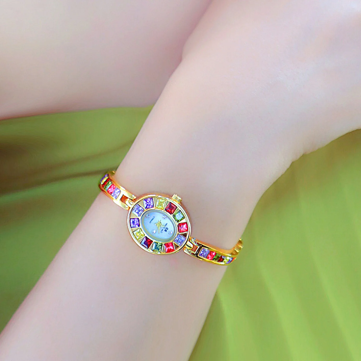 Luxury Women Watches High Quality Colorful Diamonds Dial Bracelet Ladies Watch Fashion Small Gold Quartz Wristwatches Gifts