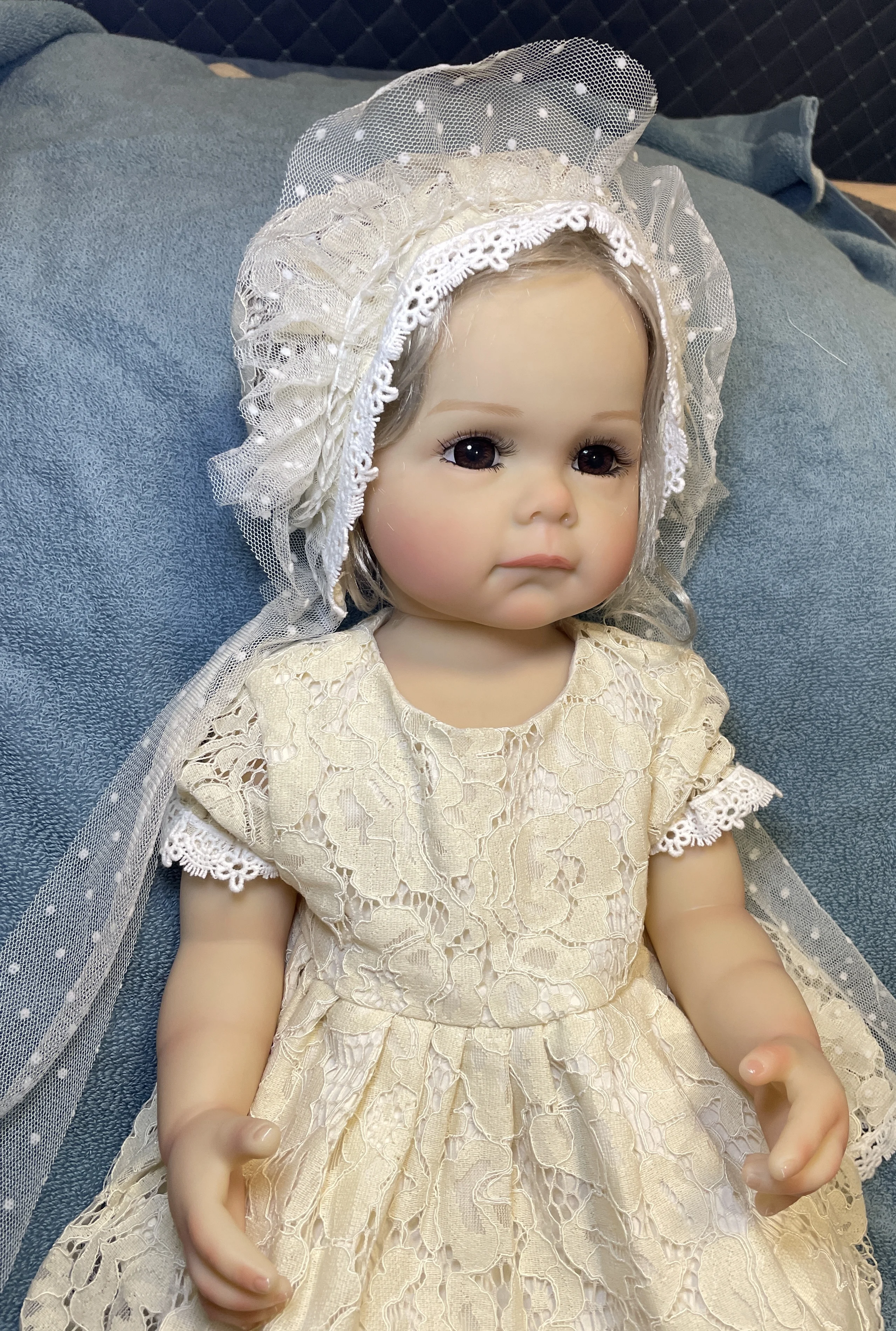 ตุ๊กตาเด็กวัยหัดเดิน Maggie Realistic Reborn ขนาด 22 นิ้ว - ไวนิลทํามือแบบนุ่ม, ผมหยั่งรากด้วยมือเหมือนจริง, ของขวัญศิลปะสะสม