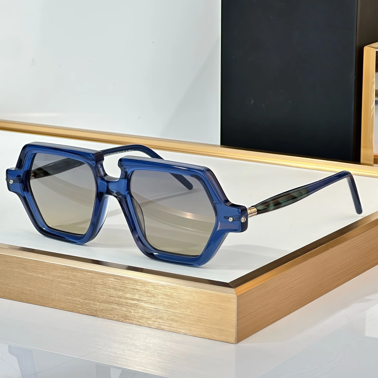 P19 Sunglasses For Women And Men, Head-Turning Transparent Blue Square Sunglasses Gradient Lens UV400 Must-Have Fashion Eyewear