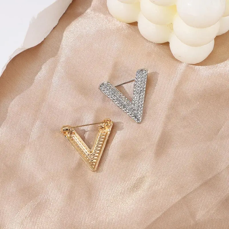 1/2 قطعة حجر الراين الكريستال رسالة الخامس بروش المرأة الإنجليزية الأبجدية بروش دبوس الصدار للجنسين طوق مجوهرات الملابس حقيبة ديكور هدية #4