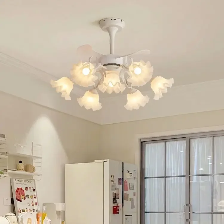 ห้องนั่งเล่น ห้องรับประทานอาหาร ห้องนอน สไตล์ฝรั่งเศส พร้อมพัดลมไฟ LED หมุนได้ 360 องศา