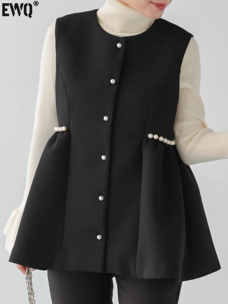 [EWQ] Pearls Design Sleeveless Single Breasted Waistcoats Fashion All-match Women Black Vest Coat 2024 Autumn New Tide 16O2847