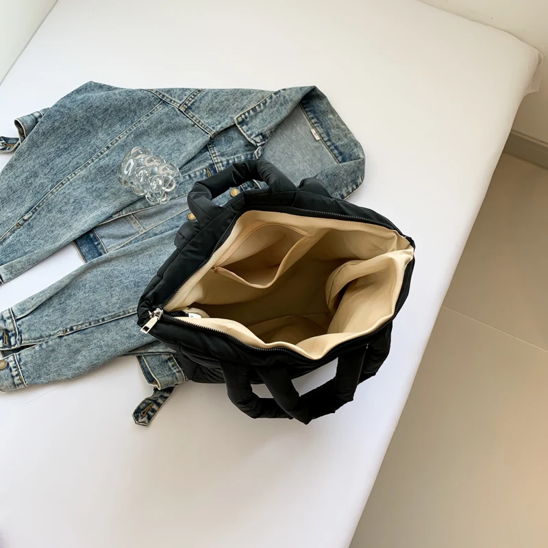 

Women Puffer Tote Bag Chic Hobo Bag Large Capacity Soft Cloud Tote Bag Solid Color Padded Shoulder Handbag Outdoor Travel Bag