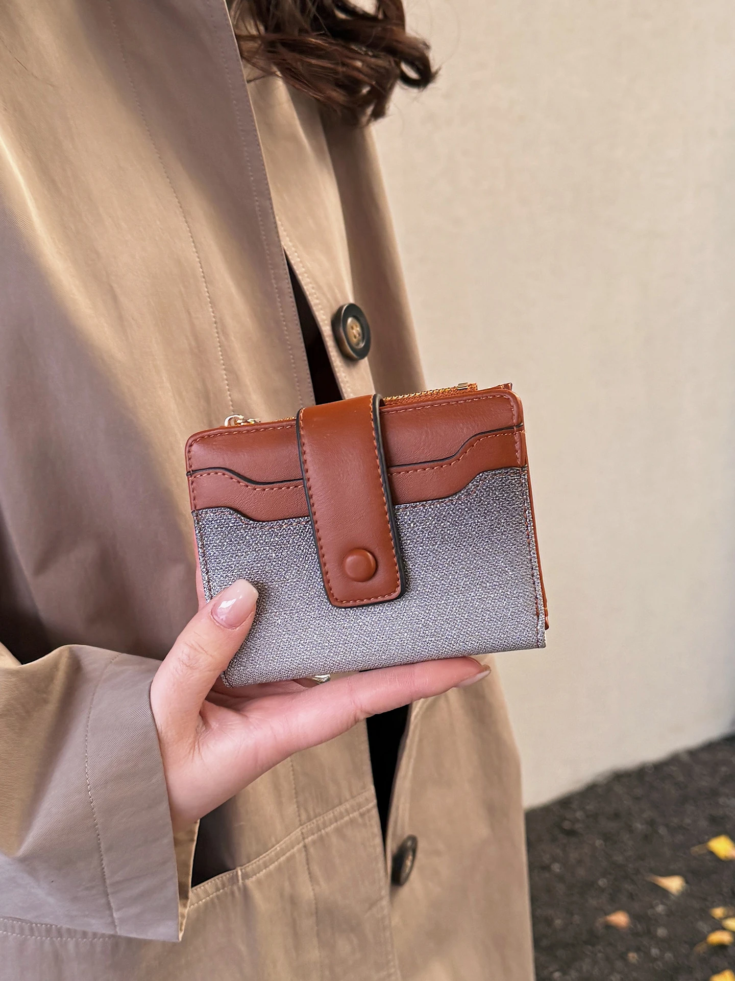 Fashionable Gradient Color Short Wallet Women's Large Capacity Simple Design Luxury Multi-Card Slot Coin Purse Spring 2026