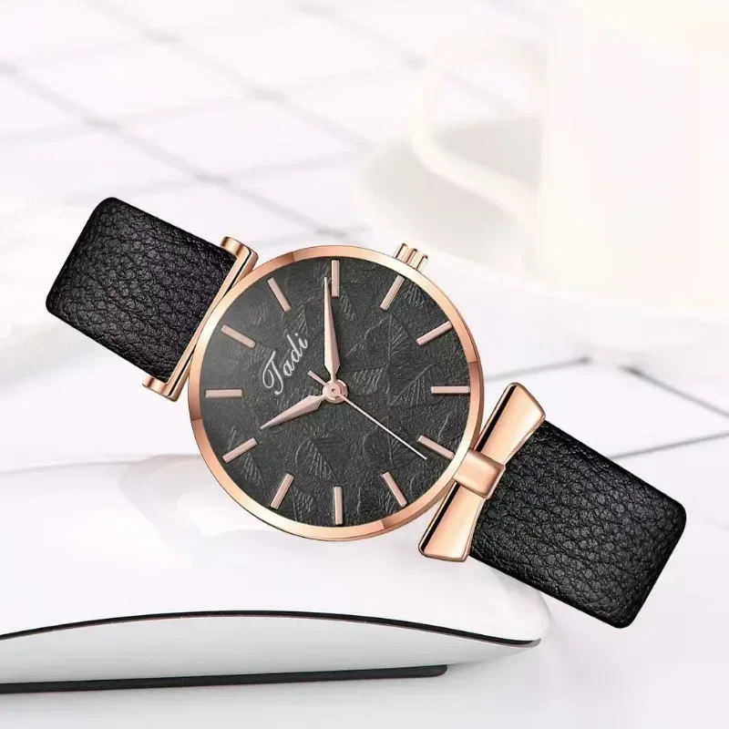 Trendy jewelry Ladies Wrist Watches Luminous Fashion Travel Leisure Watch Quartz Valentine'S Gift Women'S PU leather Watch