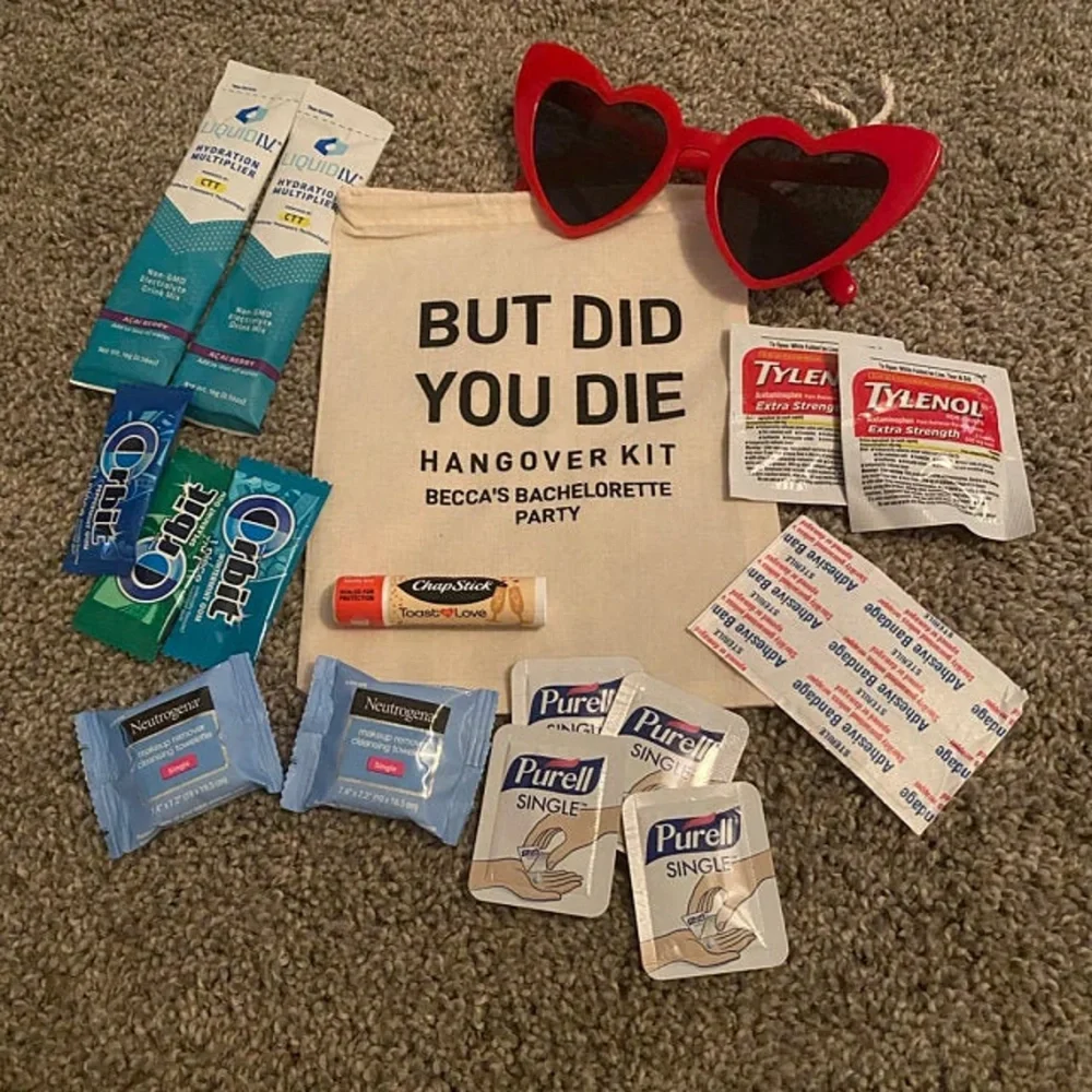 Kit de resaca de 20 piezas pero te hizo muere, recuerdos de despedida de soltera, fiesta de despedida de soltera de Vegas, Kit de supervivencia de resaca de Las Vegas