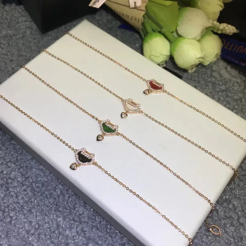 

Liu Shishi's long-life lock Ruyi bracelet, a high-quality red agate bracelet in V-gold for women SENLIN