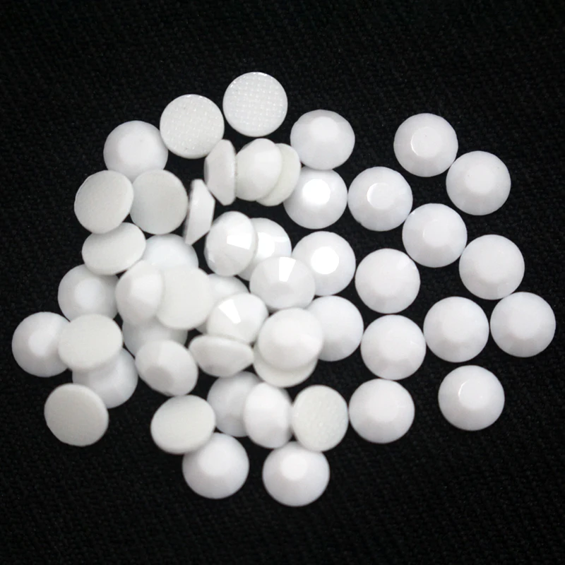 

white background chalk white High Quality Strass Hotfix Glitter Shiny Flatback Rhinestones For Bags Shoes Garment Phone DIY Nail
