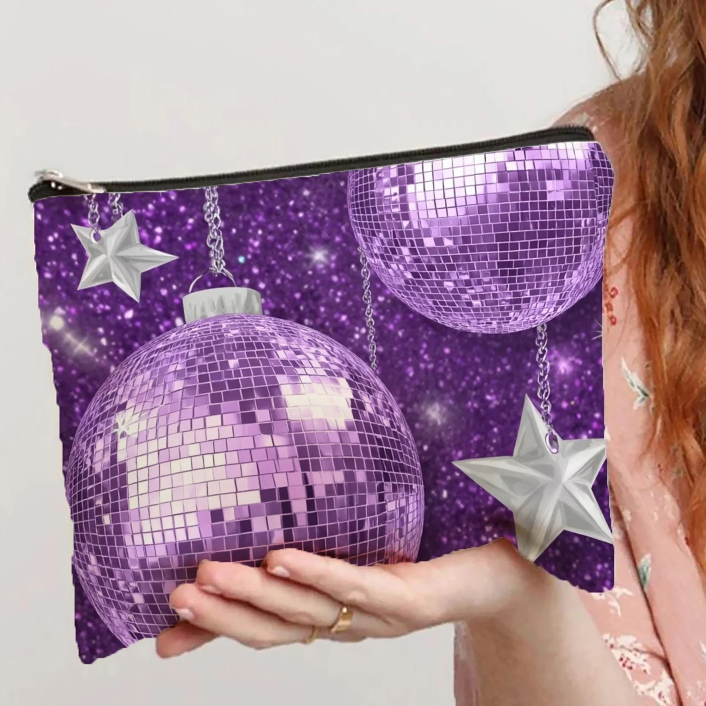 Un sac à cosmétiques sphérique violet - pochette multifonctionnelle à fermeture éclair, sac de rangement de bijoux, petit sac de rangement à fermeture éclair de voyage parfait.