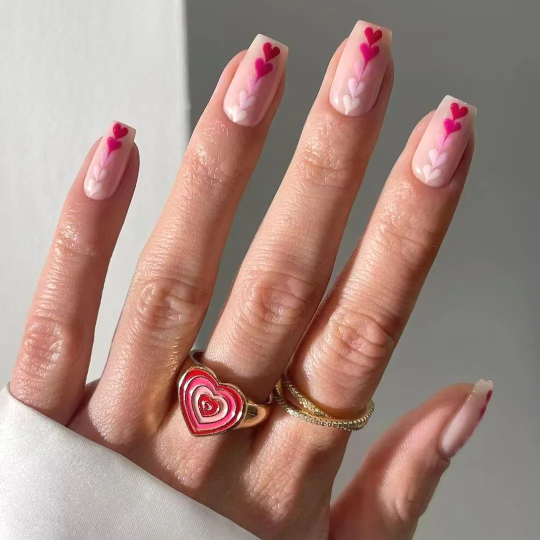 24 stks Europese Vierkante Kop Nep Nagels Gouden Bloem Hart Patroon Kunstnagels Vrouwen Wearable Valentijnsdag Franse Druk op Nagels