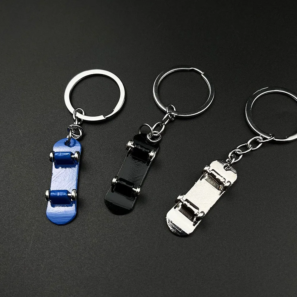 Kreativer Metall-Fingerskateboard-Schlüsselanhänger für Skate-Enthusiasten, Mini-Anhänger, Schlüsselring, Liebhaber-Geschenk für Tasche und Auto – Detail 3