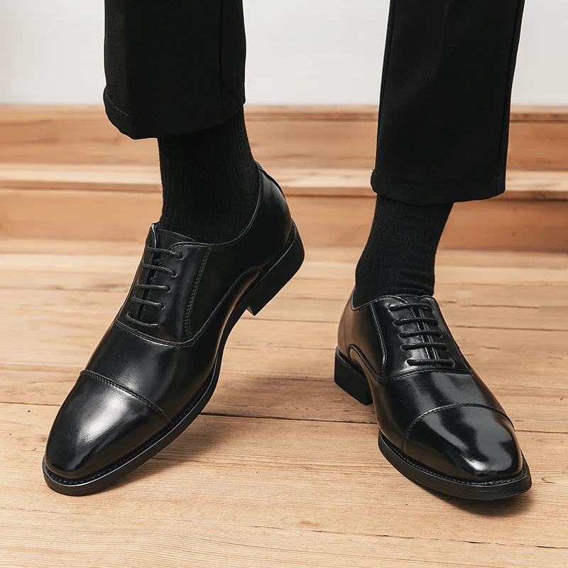 

Retro classic black men's leather shoes Minimalist lace up style Wedding party outdoor leisure business walking men's shoes