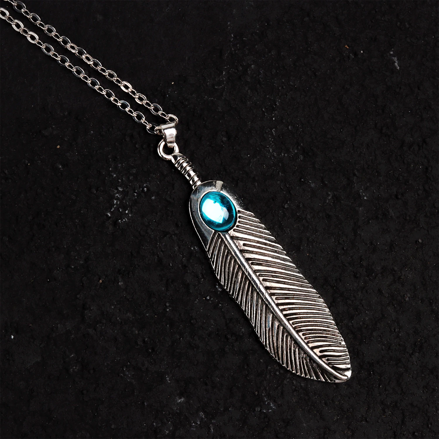 Resident Evil 2 Necklace Cosplay Limited Edition Claire Redfield Feather Shape Pendant Souvenir Collect Jewelry Fans Gifts
