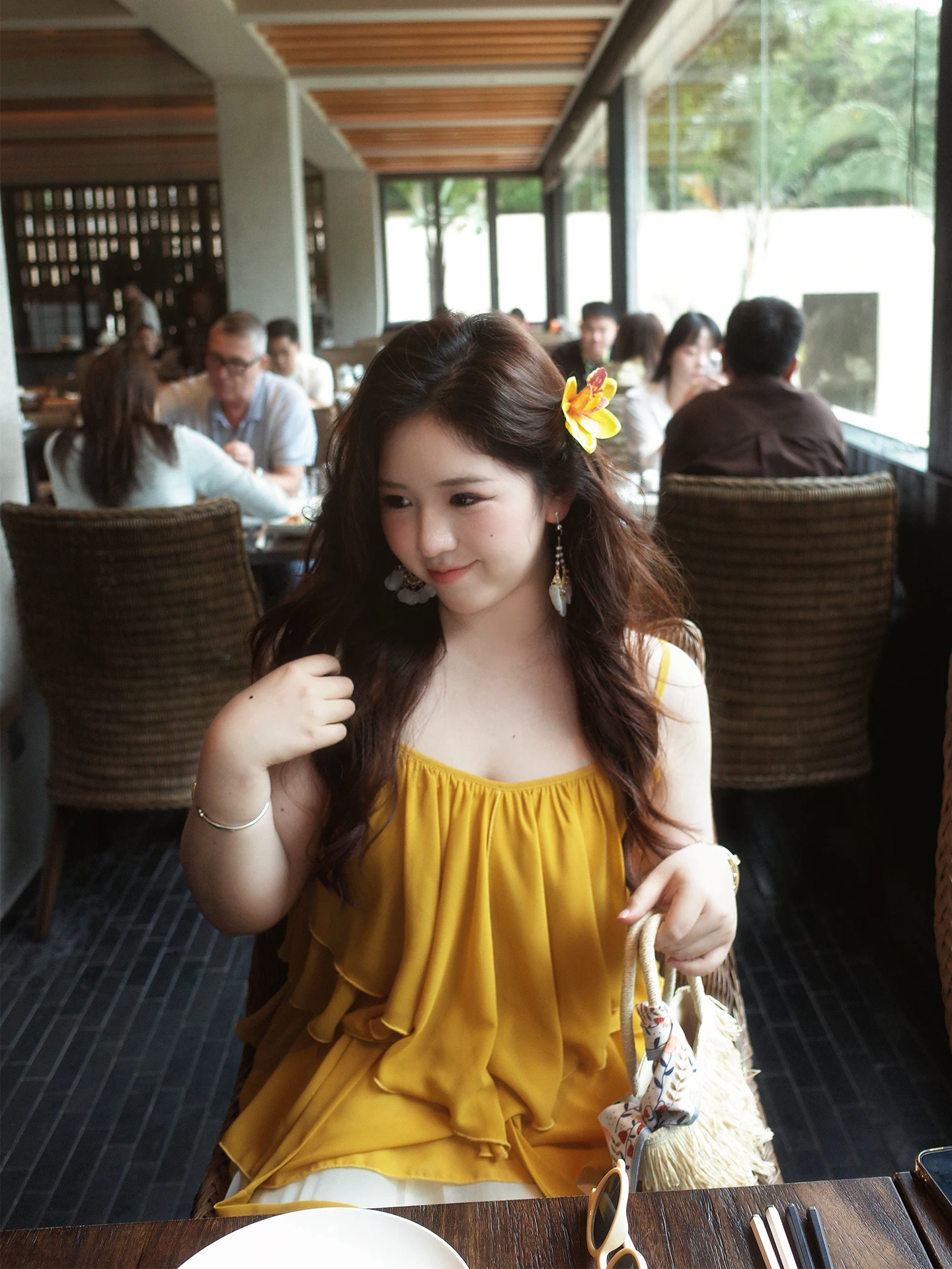 

Женская блузка больших размеров в праздничном стиле с рюшами на рукавах, элегантная, непринужденная, свободного кроя, из полиэстера, весна-лето