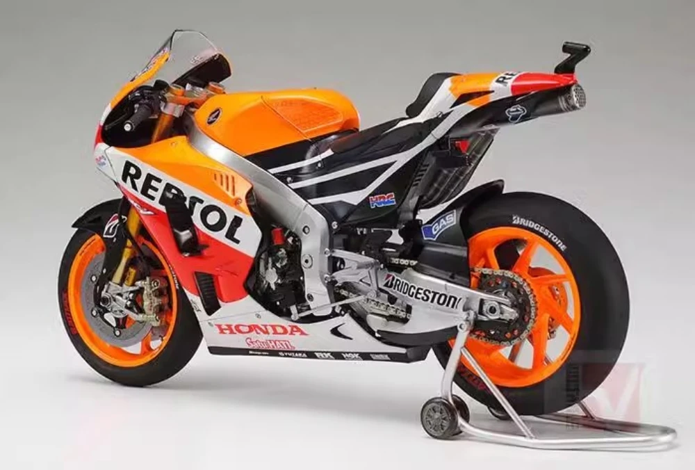 Tamiya 14130 schaal 1/12 Repsol Honda RC213V '14 motorfietsconstructie