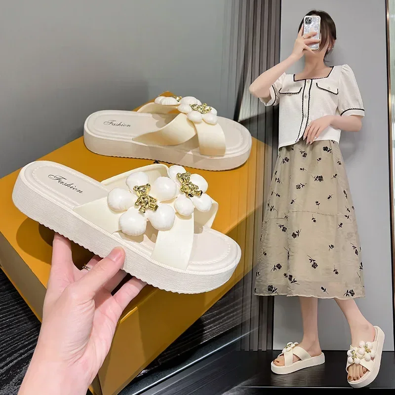 Slippers for women with thick soles, wearing a Korean version of pearl sandals for summer, fashionable princess style flip flops