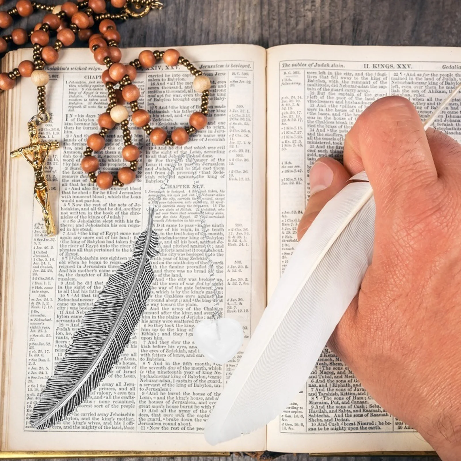 

Vintage Plume Bookmark Metal and Crystal Materials Elegant Book Reading Decoration Chain Page Marker Bookmarks