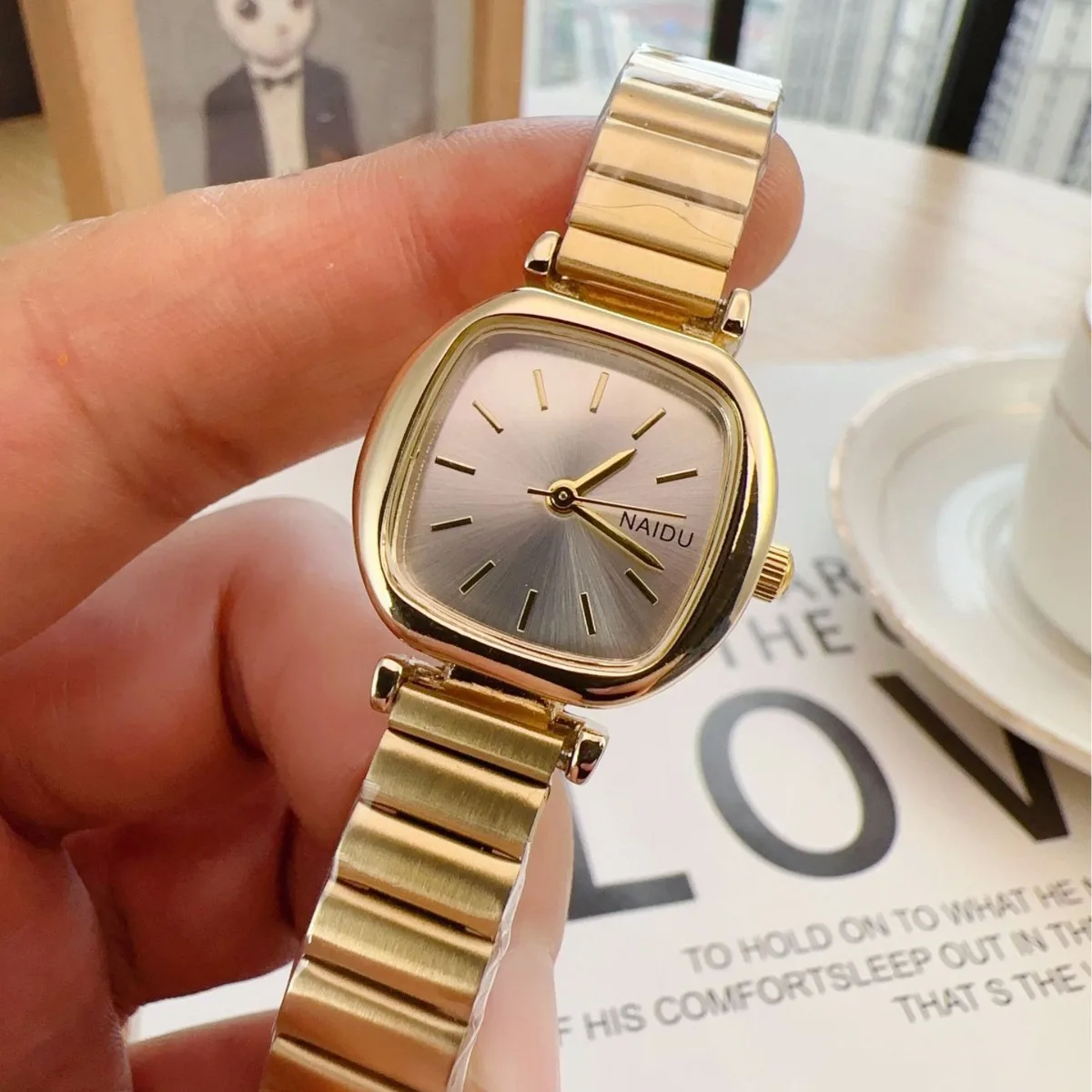 カレッジスタイル腕時計女性学生韓国語バージョンシンプルな気質小さなダイヤルスクエアレディース多用途ファッションクォーツ時計