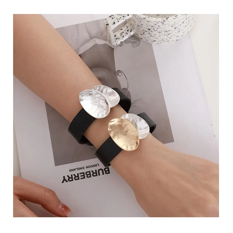 

New Hot-selling Original Hollow Metal Geometric Oval Premium Simple Women's Bracelet