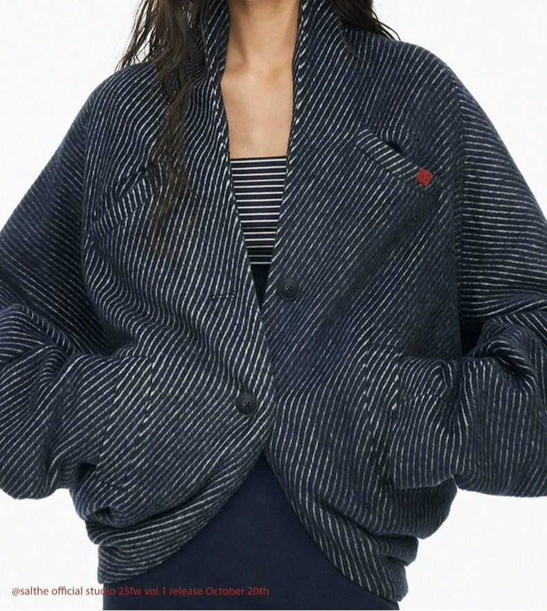 

Осень-зима 2025: новое шерстяное свободное шерстяное пальто с рукавами «летучая мышь»