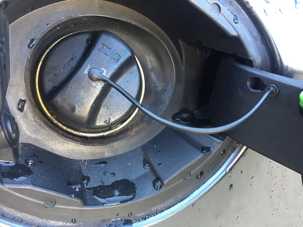 Przewód korka wlewu paliwa do BMW serii 1 2 3 4 5 6 7 E46 E52 E90 X1 X3 X4 X5 X6 F01 F07 F09 F10 F15 F30 — zdjęcie 5