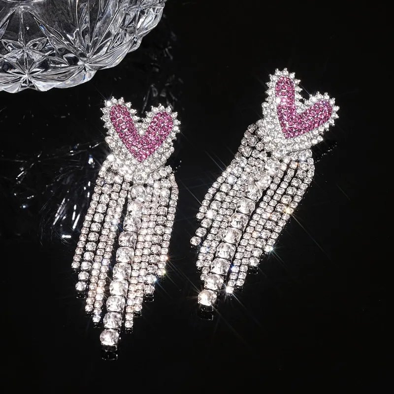 Diamond-studded heart-shaped tassel earrings Unique, fashionable and sweet stud earring design Niche fashion accessory