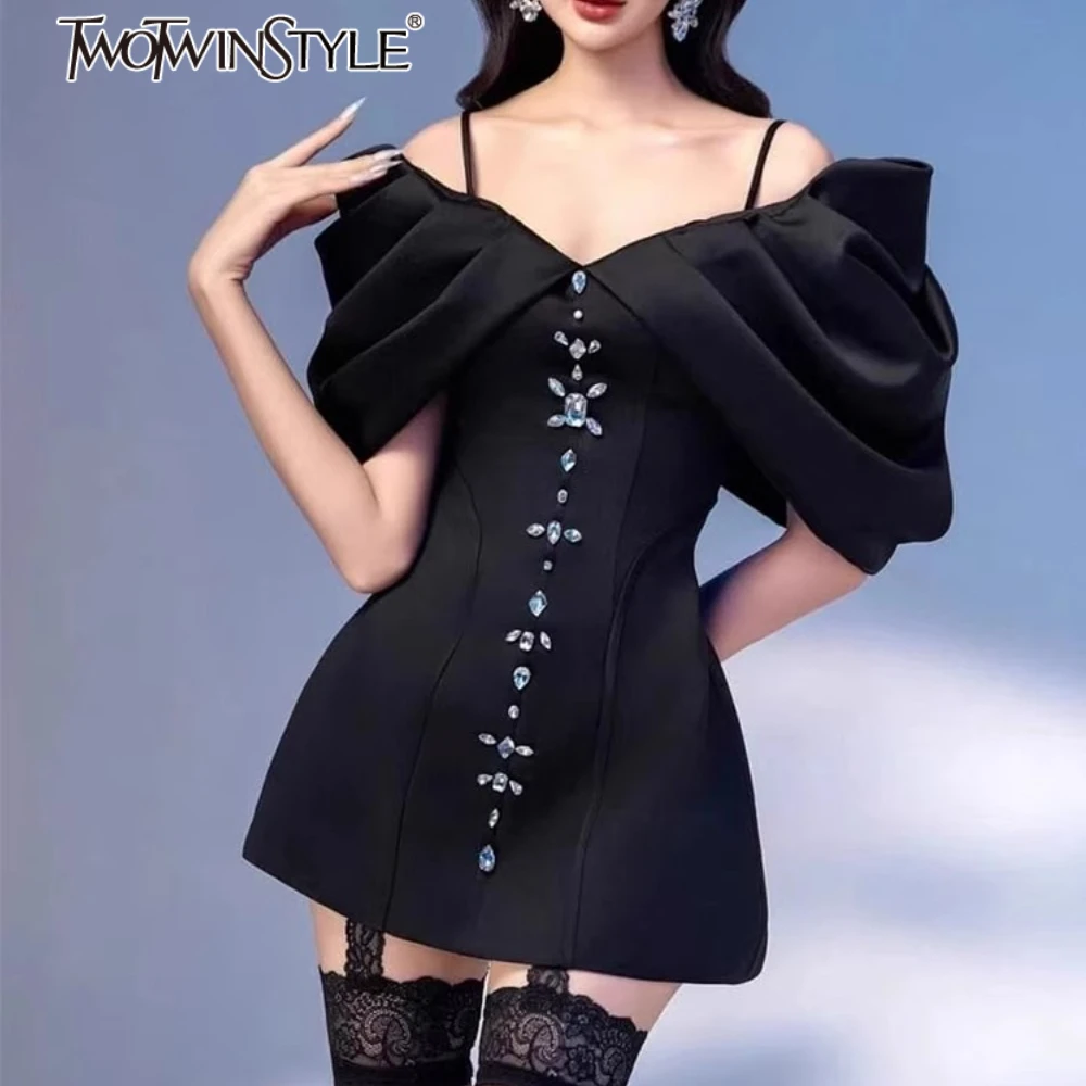 

TWOTWINSTYLE однотонные утягивающие платья со складками для женщин, лоскутное платье с открытыми плечами и бриллиантами, женская одежда, новинка