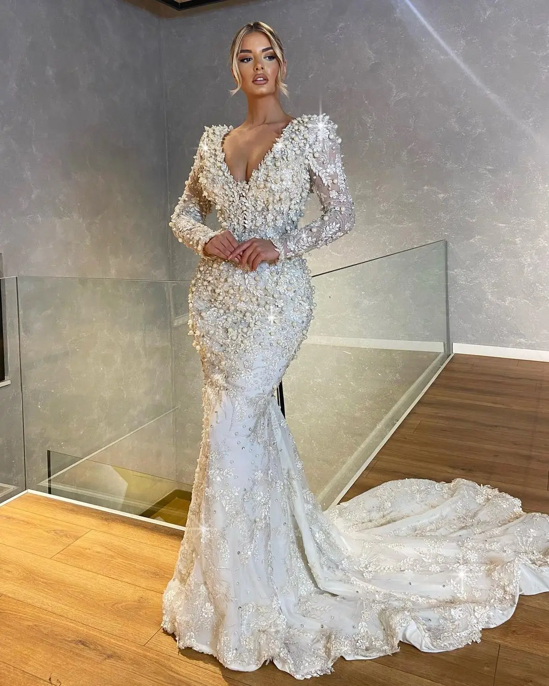 Exquisite White Wedding Dress Pearls Appliques Bridal Gowns Custom Made V Neck Long Sleeve Detachable Train Vestido de novia